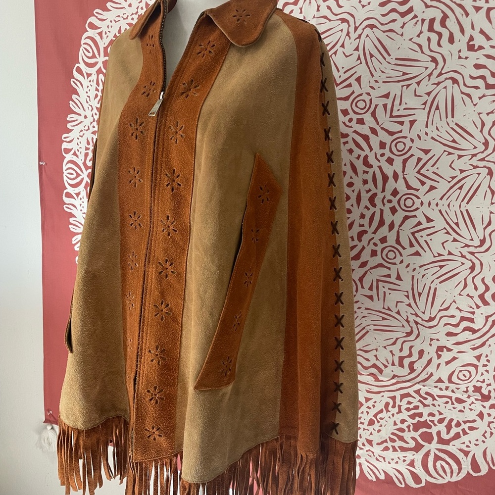 vintage 1960s two-tone brown suede leather fringe poncho by genuine leather - Picture 4 of 14